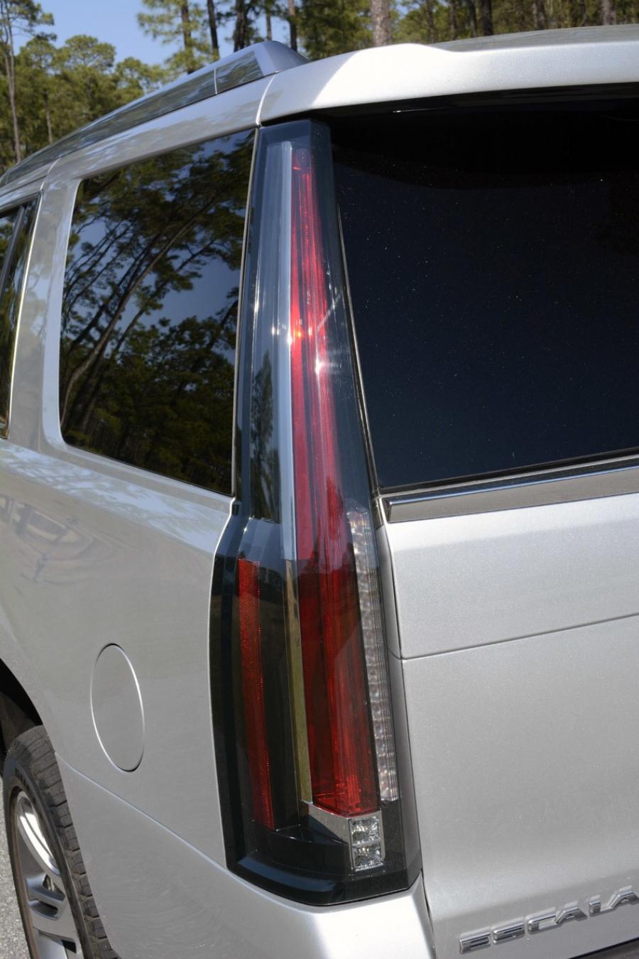  Cadillac Escalade 2015 года  (фото 61 из 91)